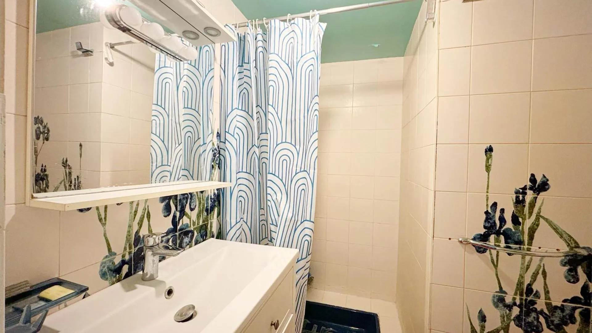 Grand Appartement Avec Jardin Privatif A Paris France