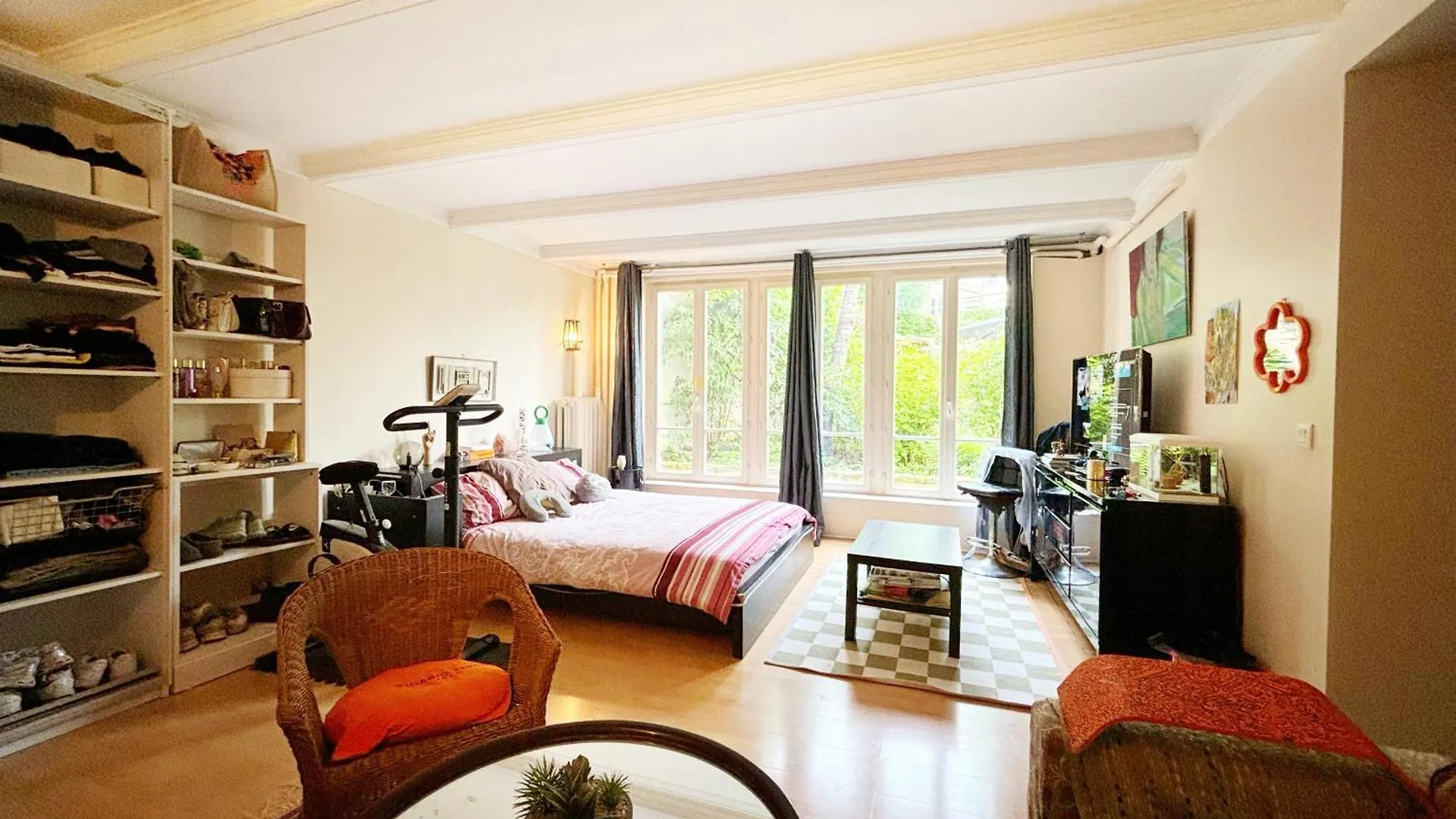 Grand Appartement Avec Jardin Privatif A Paris