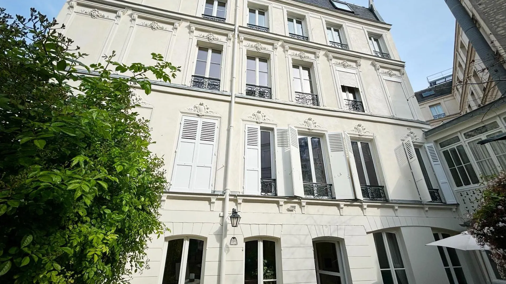 Apartment Grand Appartement Avec Jardin Privatif A Paris
