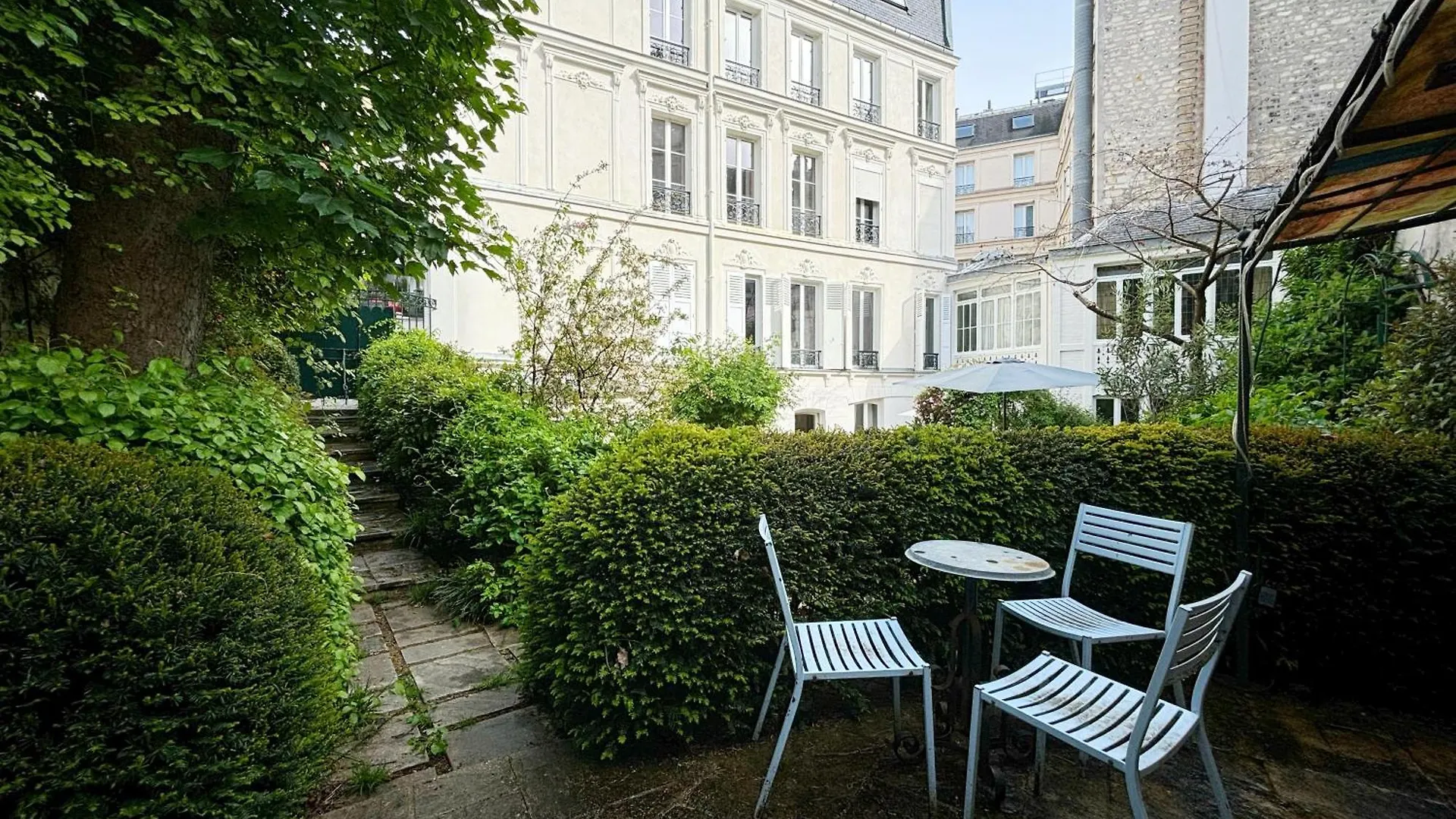 Grand Appartement Avec Jardin Privatif A Paris Apartment
