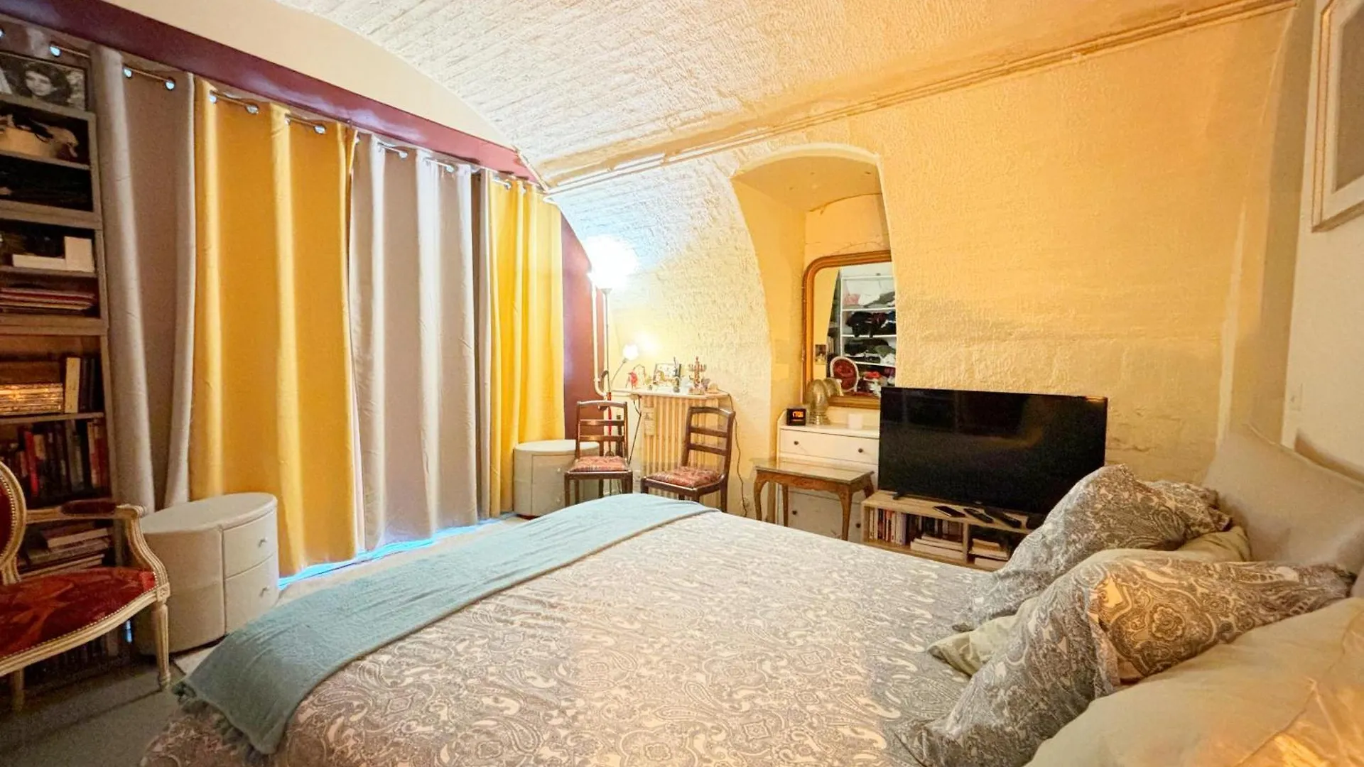 Grand Appartement Avec Jardin Privatif A Paris Apartment