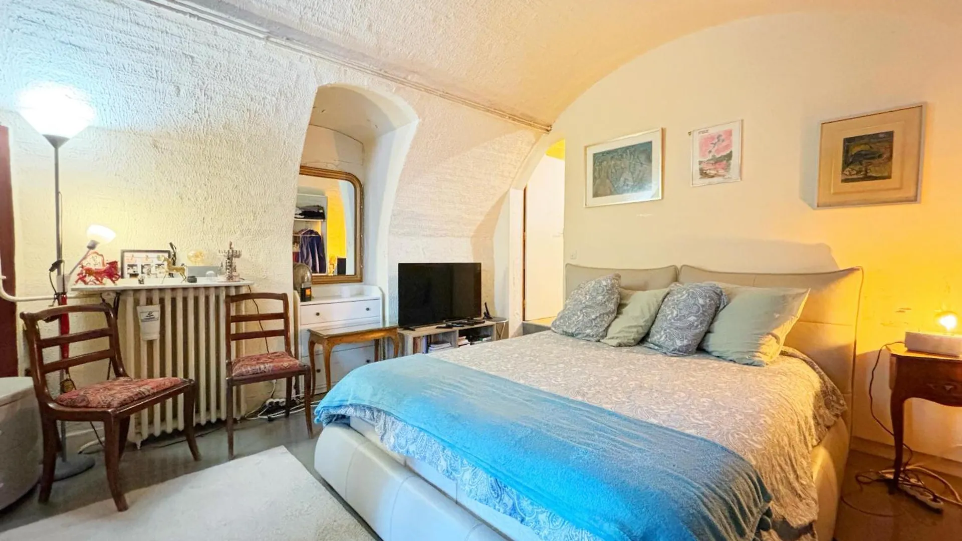 Grand Appartement Avec Jardin Privatif A Paris France