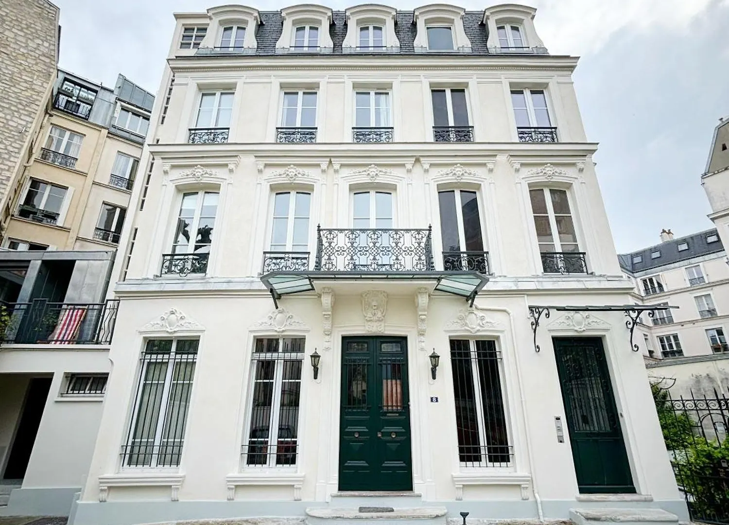Grand Appartement Avec Jardin Privatif A Paris